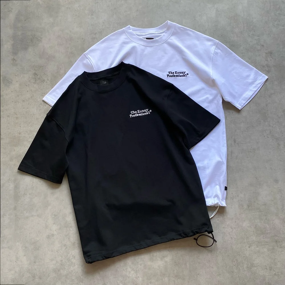 

Профессиональная свободная футболка с круглым вырезом и короткими рукавами The Ennoy с вышивкой букв и шнурком