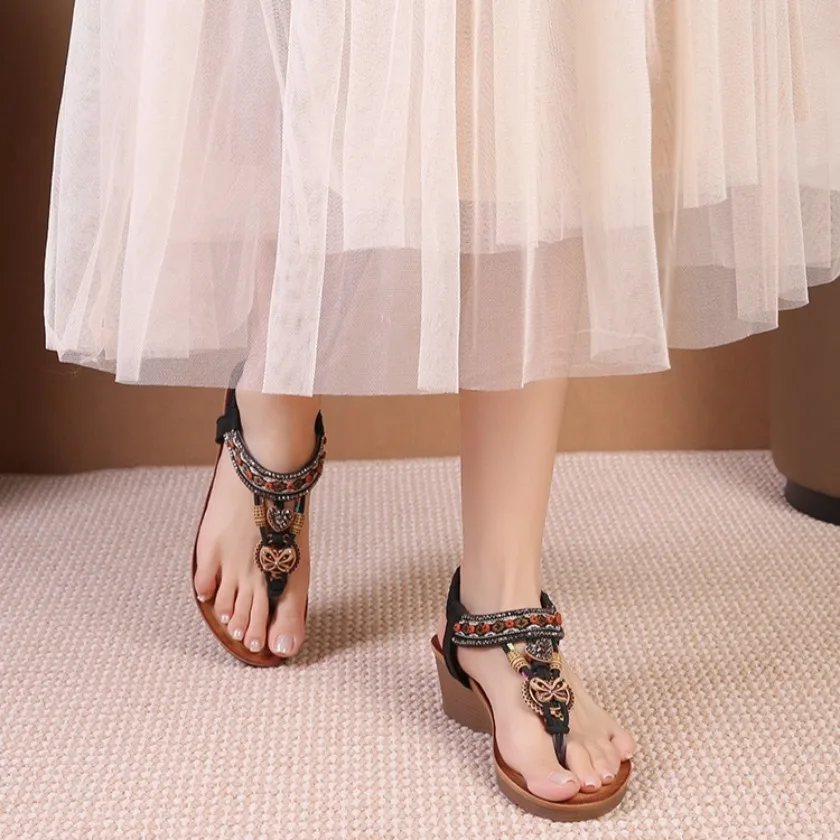 

Новые модные сандалии в корейском стиле, женские туфли на толстой подошве с клиновидным каблуком, домашняя обувь для дома, модные нескользящие туфли на высоком каблуке.