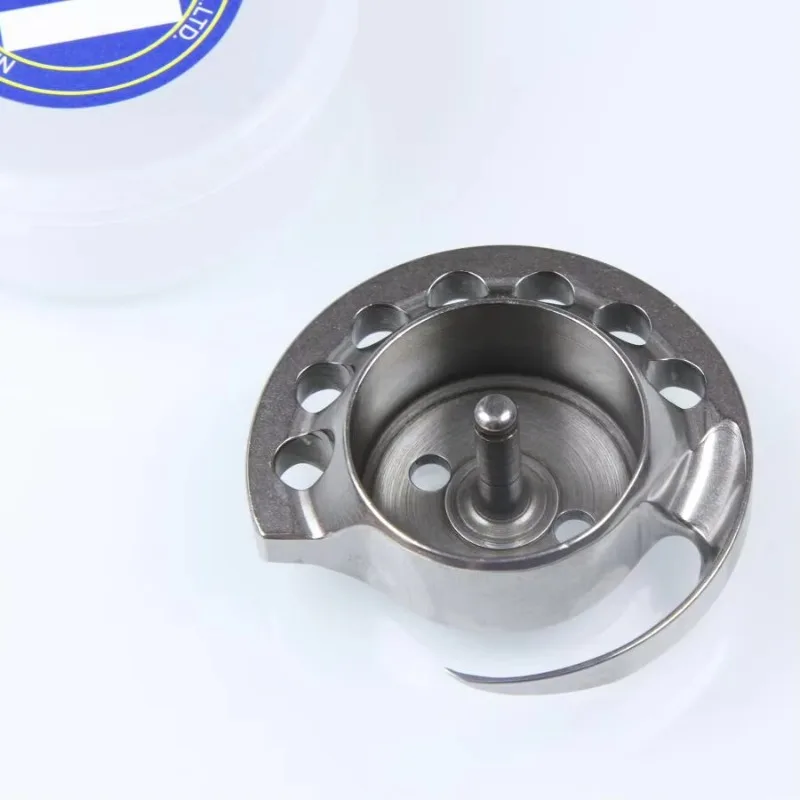 Shoe sewing machine rotating hook