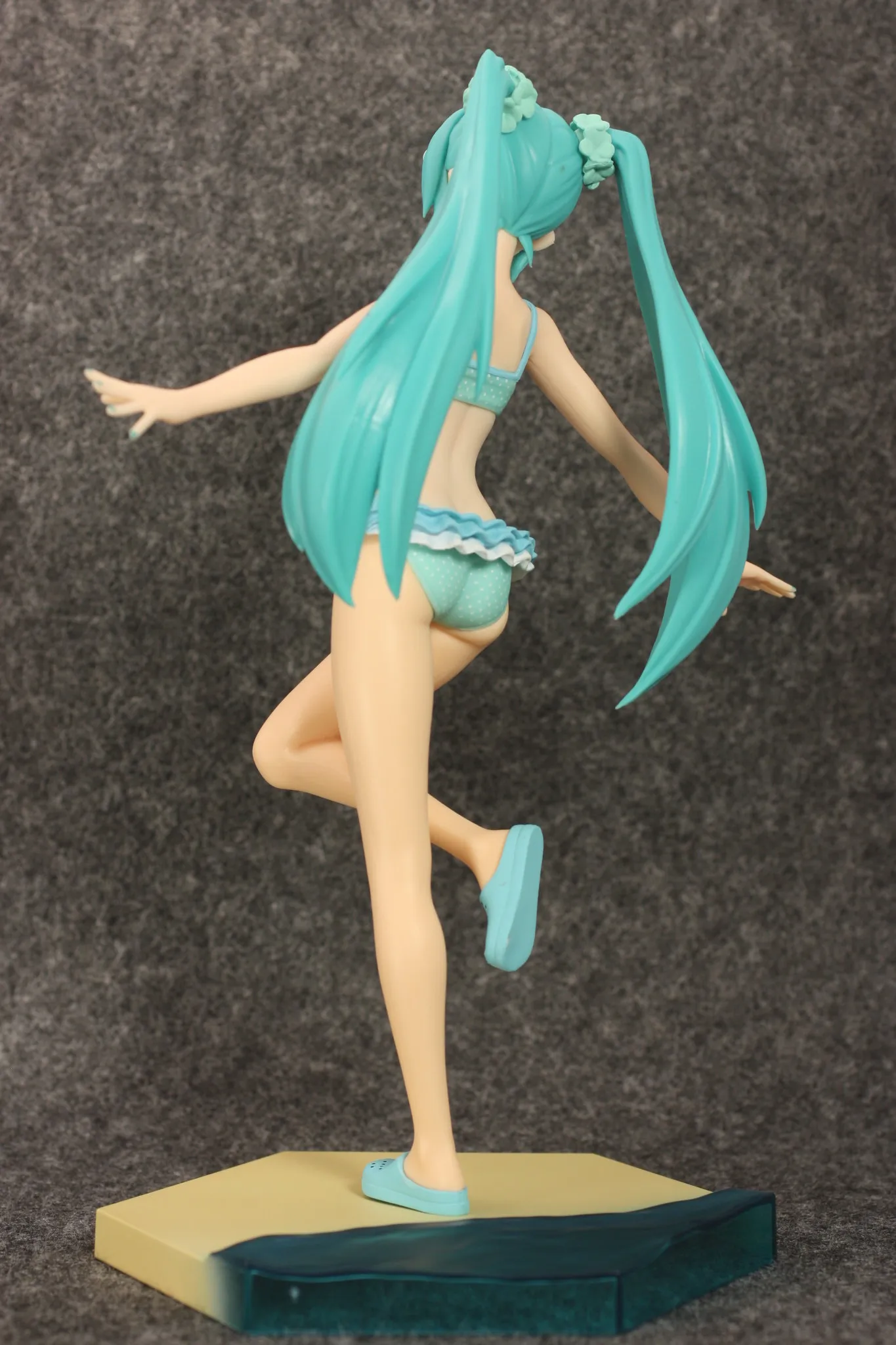 ฟิกเกอร์อะนิเมะ Hatsune Miku 23ซม. ชุดว่ายน้ำในอนาคตไล่ระดับสีโมเดลรีสอร์ทของเล่นของขวัญคอลเลกชัน aciton