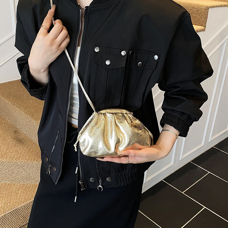 حقيبة كتف نسائية فاخرة من الجلد بتصميم أنيق حقيبة يد كروس أنيقة لمظهر يومي جذاب