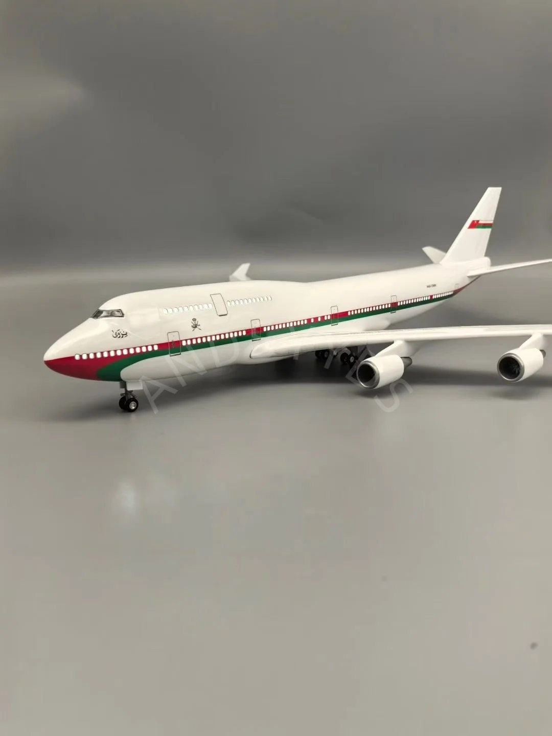 

47cm B747-8 Oman Royal Flight Airplane Model Kit 1:150 Scale Aircraft With Light Display Stand Collectible Plane Boy Gifts