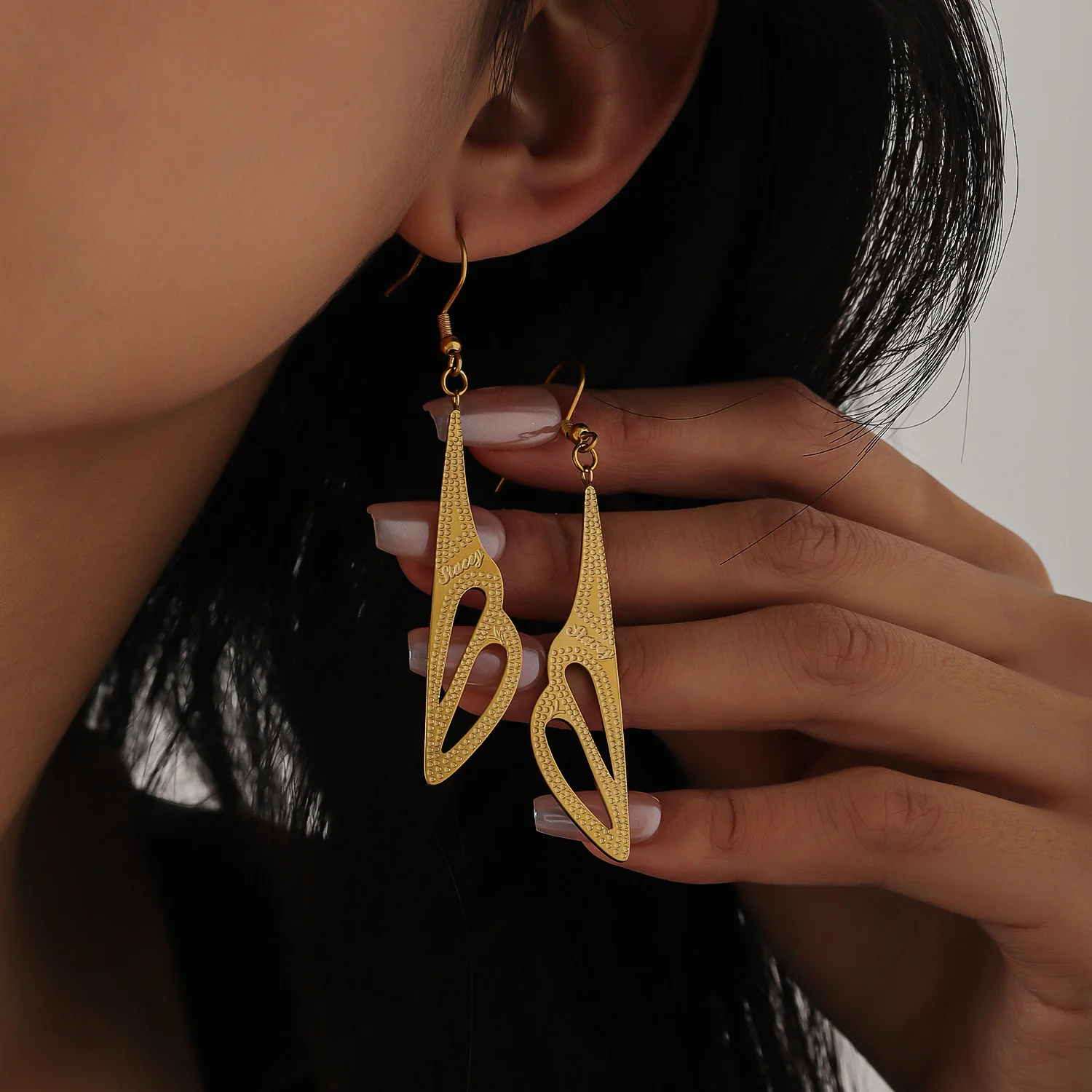 

Fashion Customized Name Engrave Dangling Earrings Personalized Name Long Dangle Drop Earings for Women Luxury Ladies' Earrings