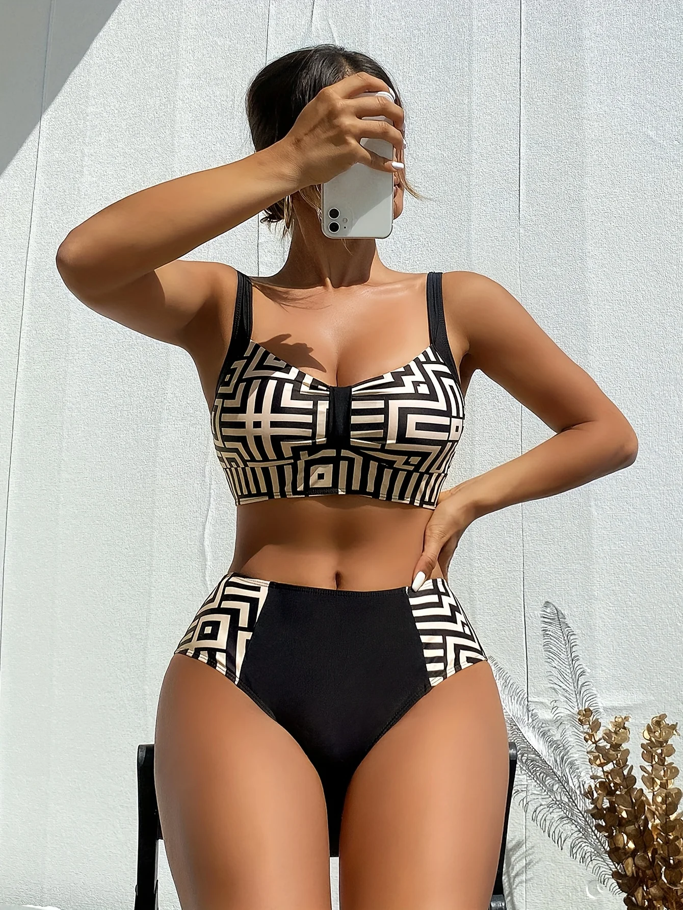 

ZAFUL Women's Casual Fashion Comparison Geometric Pattern High Waist Shorts Bikini Set, Fashion Color Blocked Geometric Puzzle