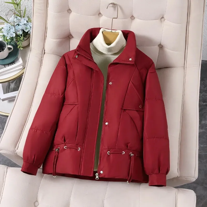 معطف شتوي للنساء سترات 2025 قصيرة جديدة دافئة مبطنة بالقطن ملابس خارجية ضيقة معطف قطني أنيق معطف سميك للسيدات