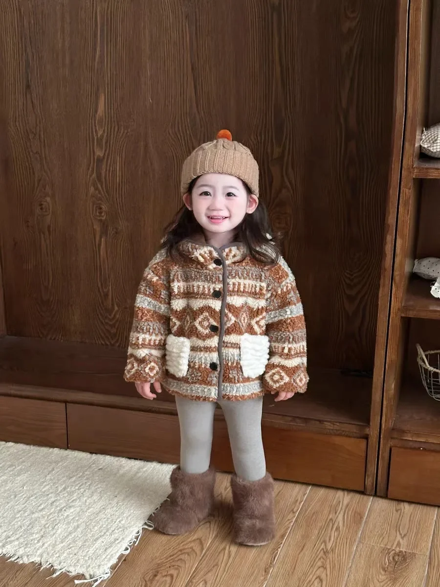80-110 سنتيمتر الفتيات معطف صوف الضأن الخريف والشتاء نمط جديد الطفل أفخم سميكة قزم قبعة معطف الأطفال سترة قطن دافئة