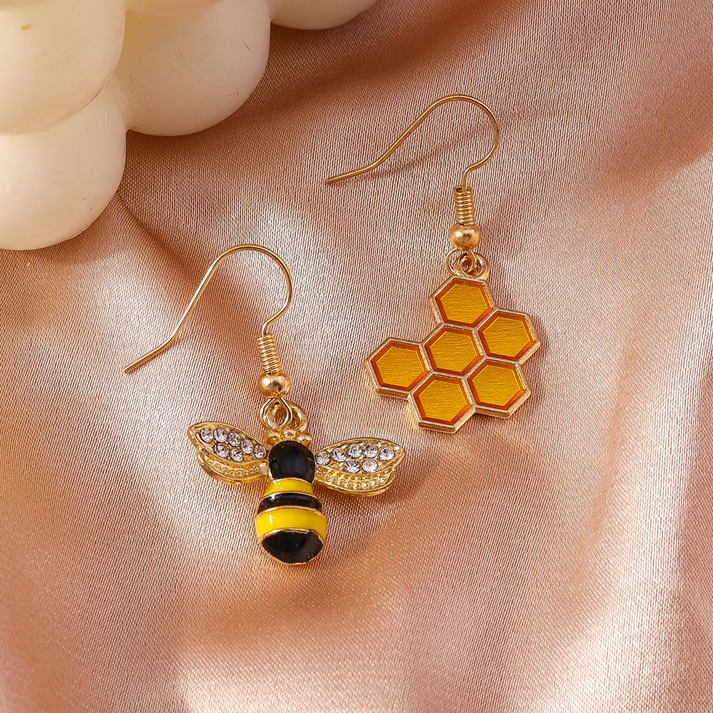 Aihua Cute Enamel Insect Yellow Bee Earrings Women Simple Fashion Casual Honeycomb Honey bee Pendant Earrings