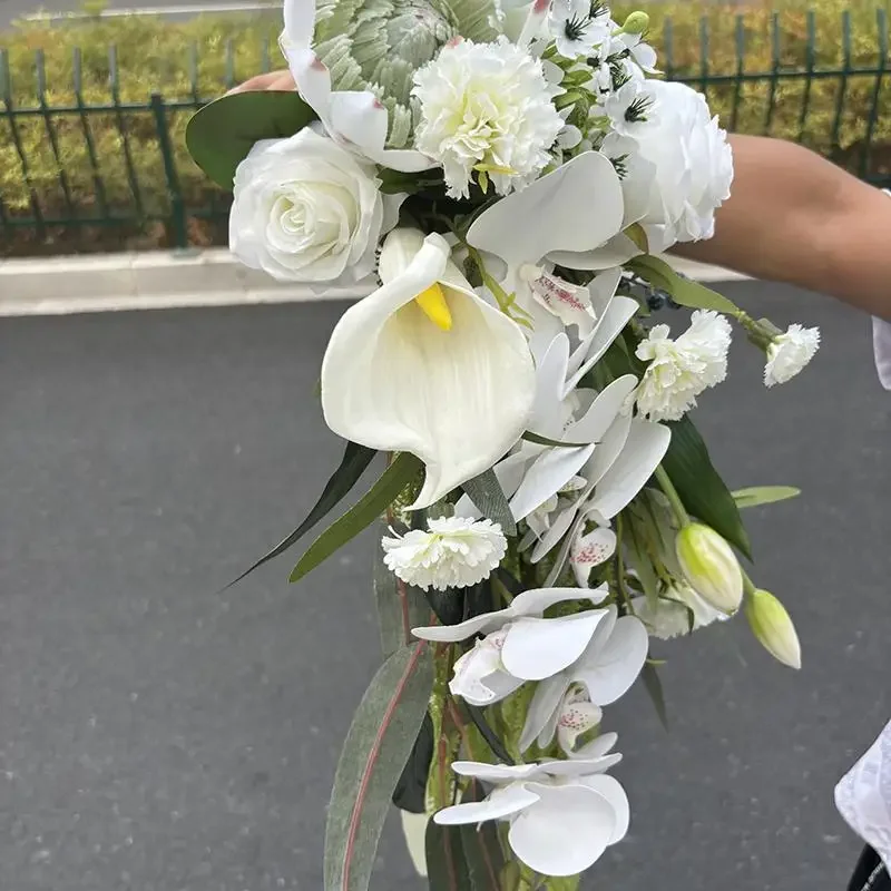 New waterfall-shaped hand bouquet wedding photography location trip photo props hand bouquet long Phalaenopsis simulation flower