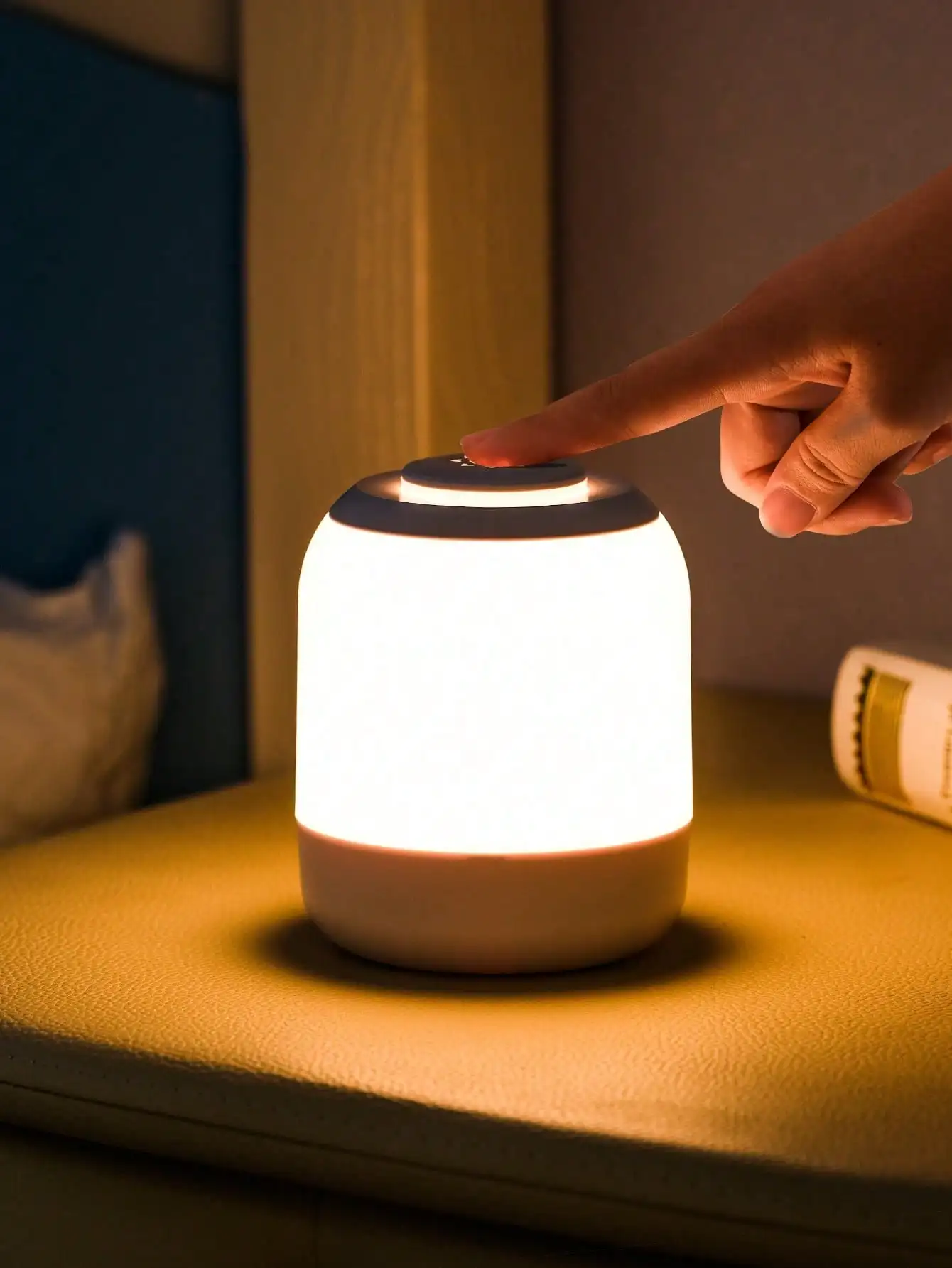 

Перезаряжаемый светодиодный ночник с сенсорным управлением, 3-цветная беспроводная лампа для чтения прикроватной тумбочки в спальне