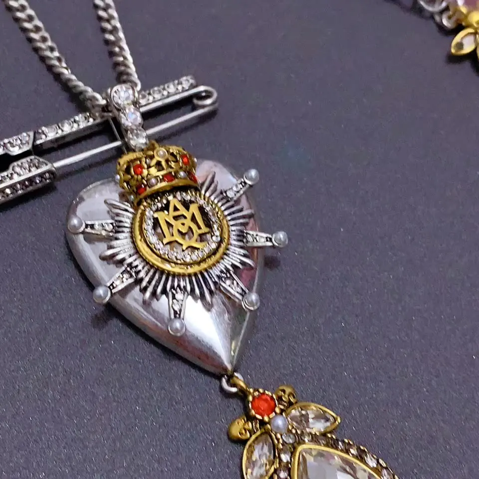 

European And American Retro Crown Heart-shaped Necklace Vintage Fashion Accessories High-end Exaggerated Accessories