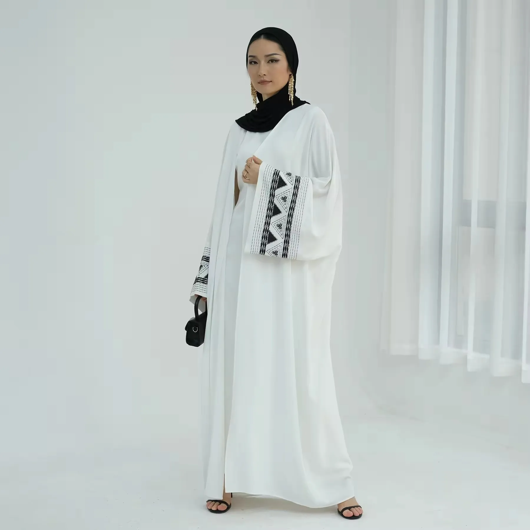 Ethnic Embroidery Black White Abaya Dubai 2024 Modest Open Abaya Cardigan Femmes Robes Musulmane Womens Clothing