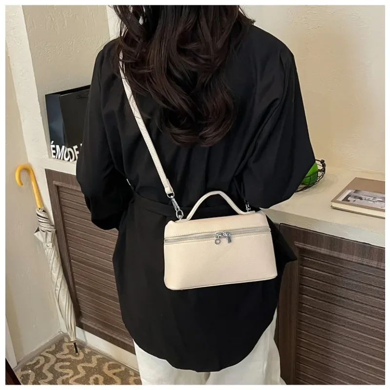 

Designer Elegant Leather Diaper Bag For Women Minimalist Crossbody Bag Vintage Stylish Large Tote Bag