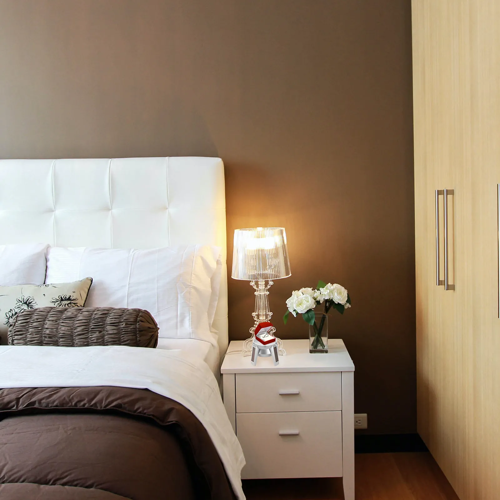 

1 шт. Солнечная вращающаяся подставка-витрина с регулируемой LED-подсветкой, подходит для демонстрации ювелирных изделий, часов, цифровой техники