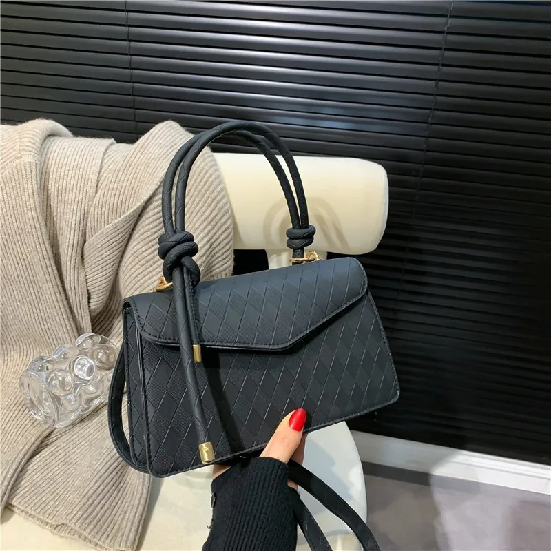 Internet Celebrity Retro Korean Handbag Women\'s 2024 New Fashion Trend Line Shoulder Small Square Bag Solid Color Messenger Bag