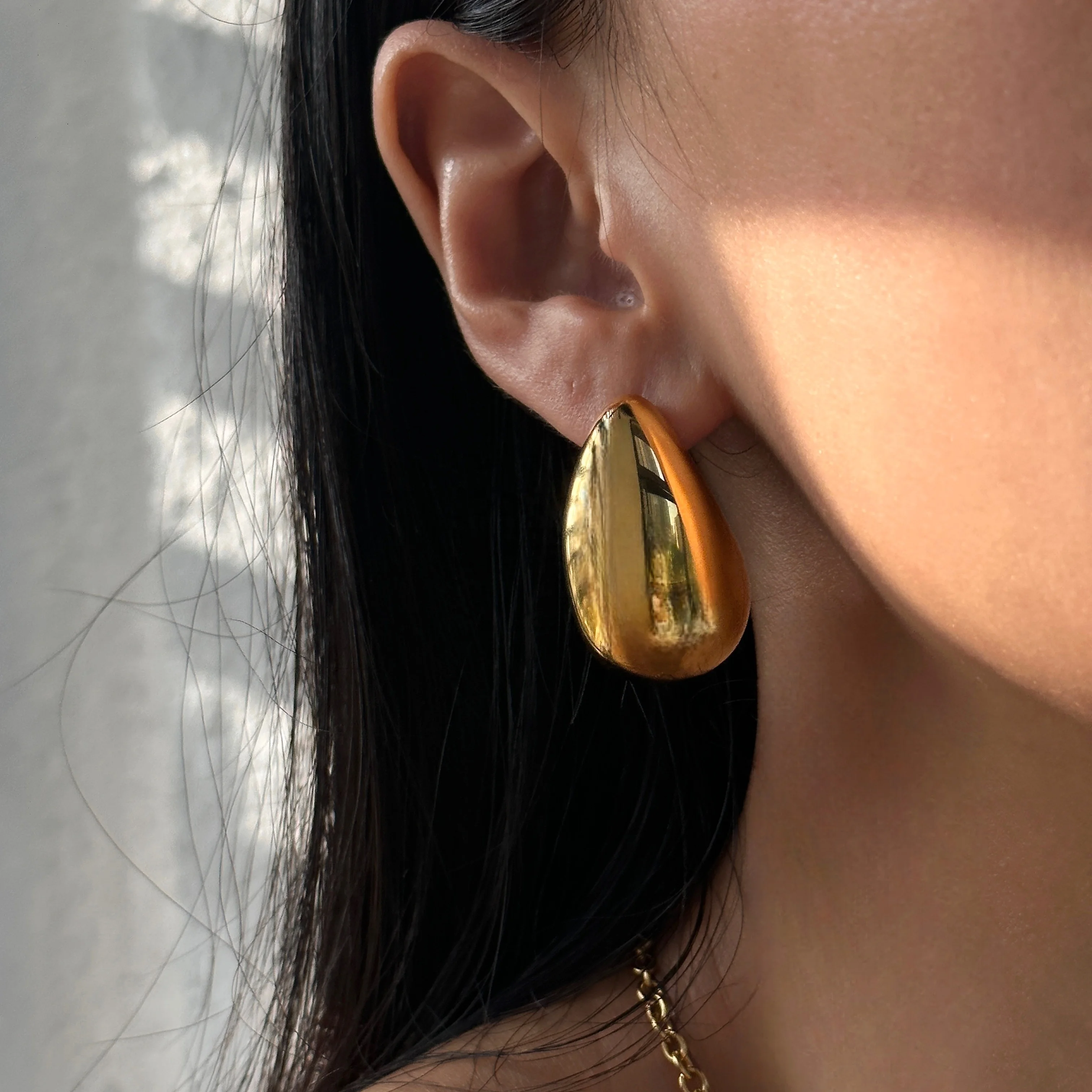 DASEIN 18k Gold Plated Vintage Tear Drop Hallow Dancer Earrings Unique Hypoallergenic Stainless Steel High Quality Lady Jewelry
