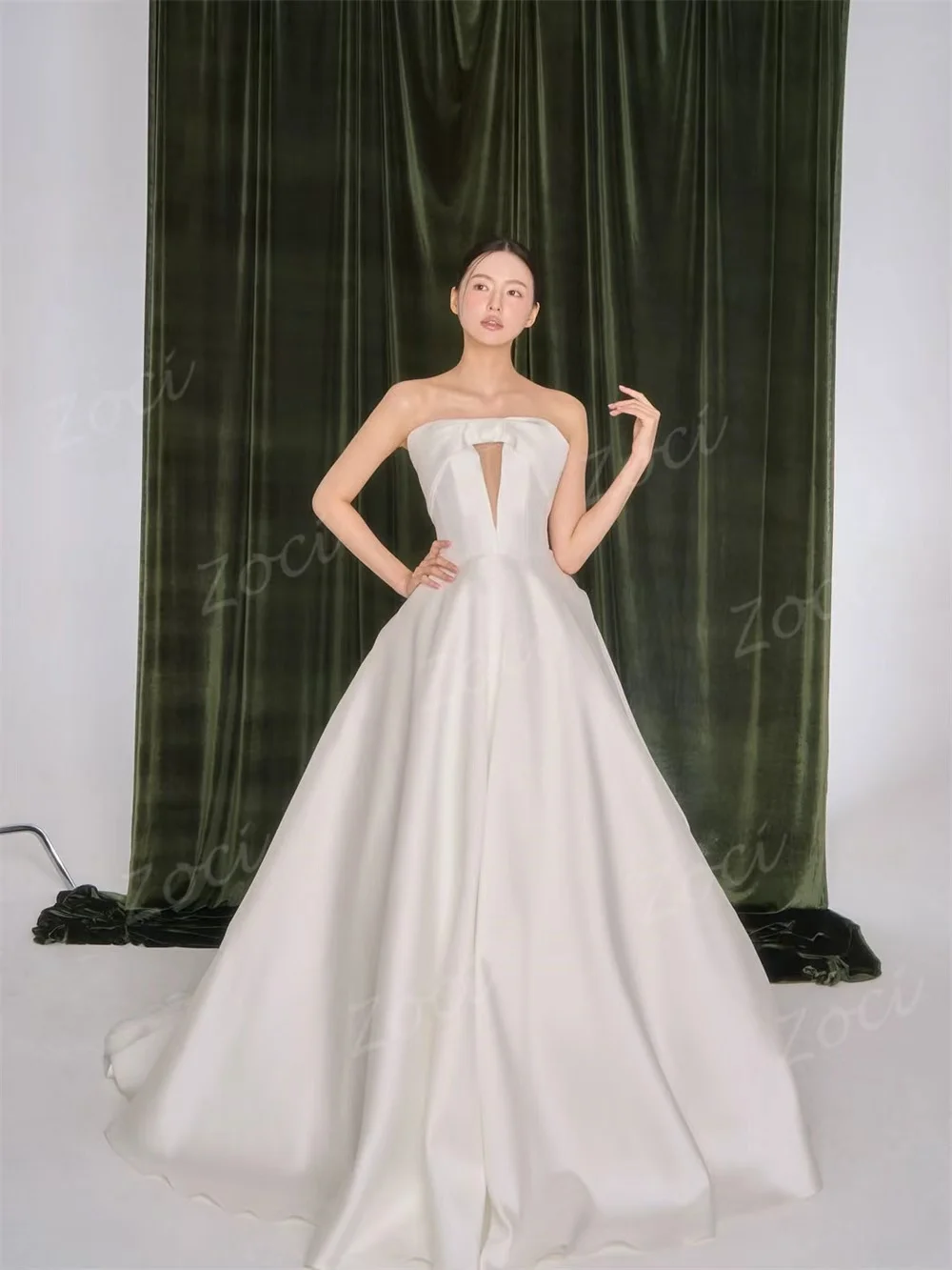 Zoci une épaule Satin une ligne corée robes de mariée balayage Train Illusion col en V Photos Shoot robes de soirée Corset personnalisé