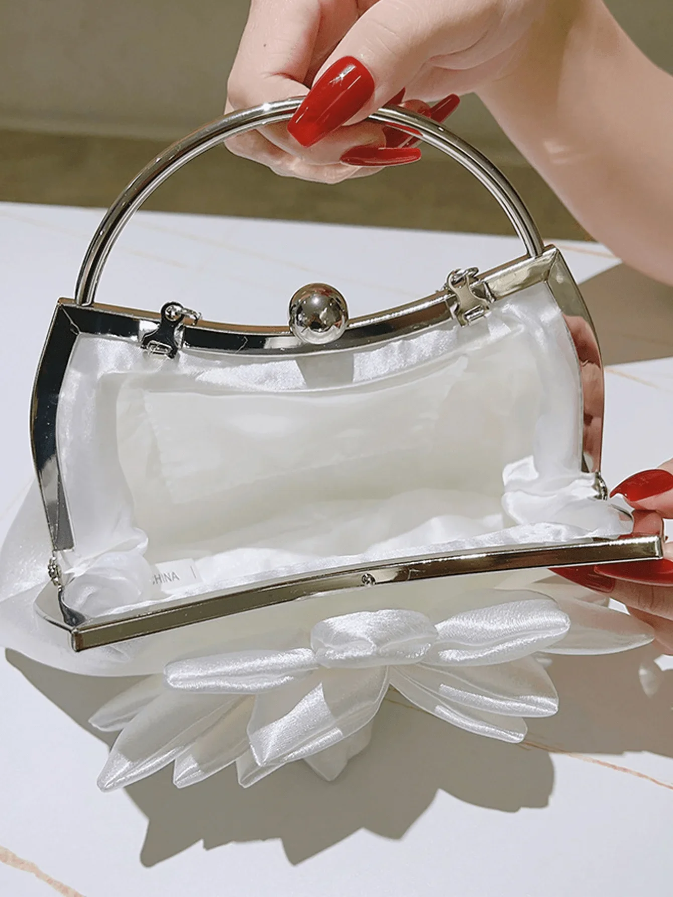 

Elegant White Satin Clutch With Bow Decoration For Wedding Party Evening