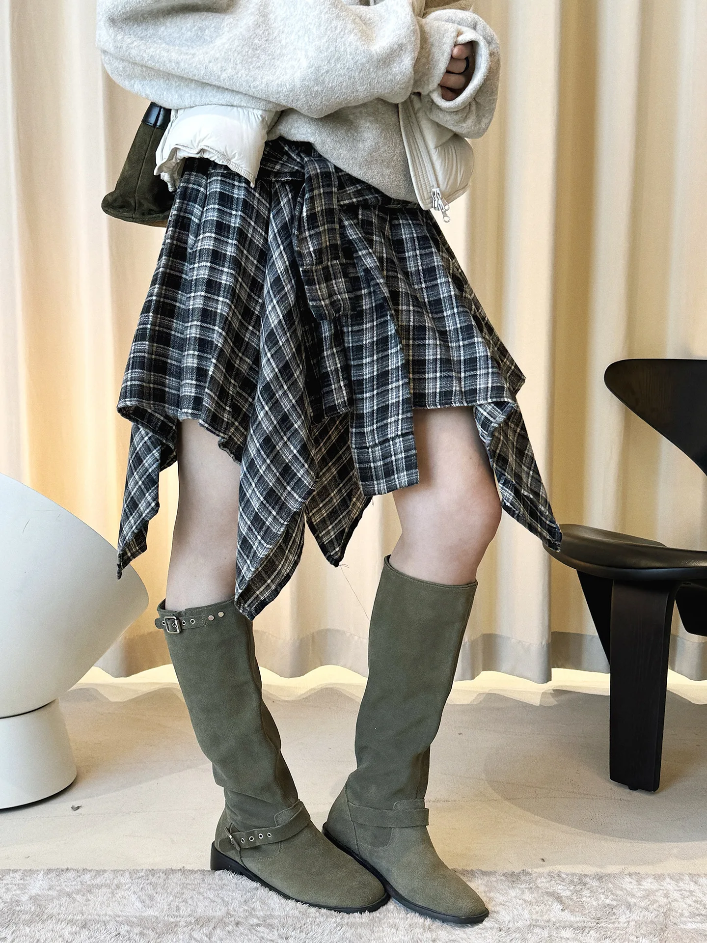 

Новая весенняя корейская ретро-юбка в контрастную клетку, асимметричная, укороченная, стройнящая и удлиняющая силуэт, для женщин.