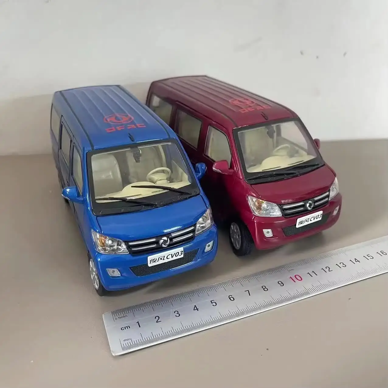 1:24 Scale Junfeng Metal Car CV03 VAN Die -casting Alloy Car 