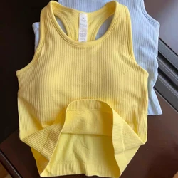Sports short vest sleeveless, breathable, sweat-absorbent, wearing running and fitness training yoga clothes.