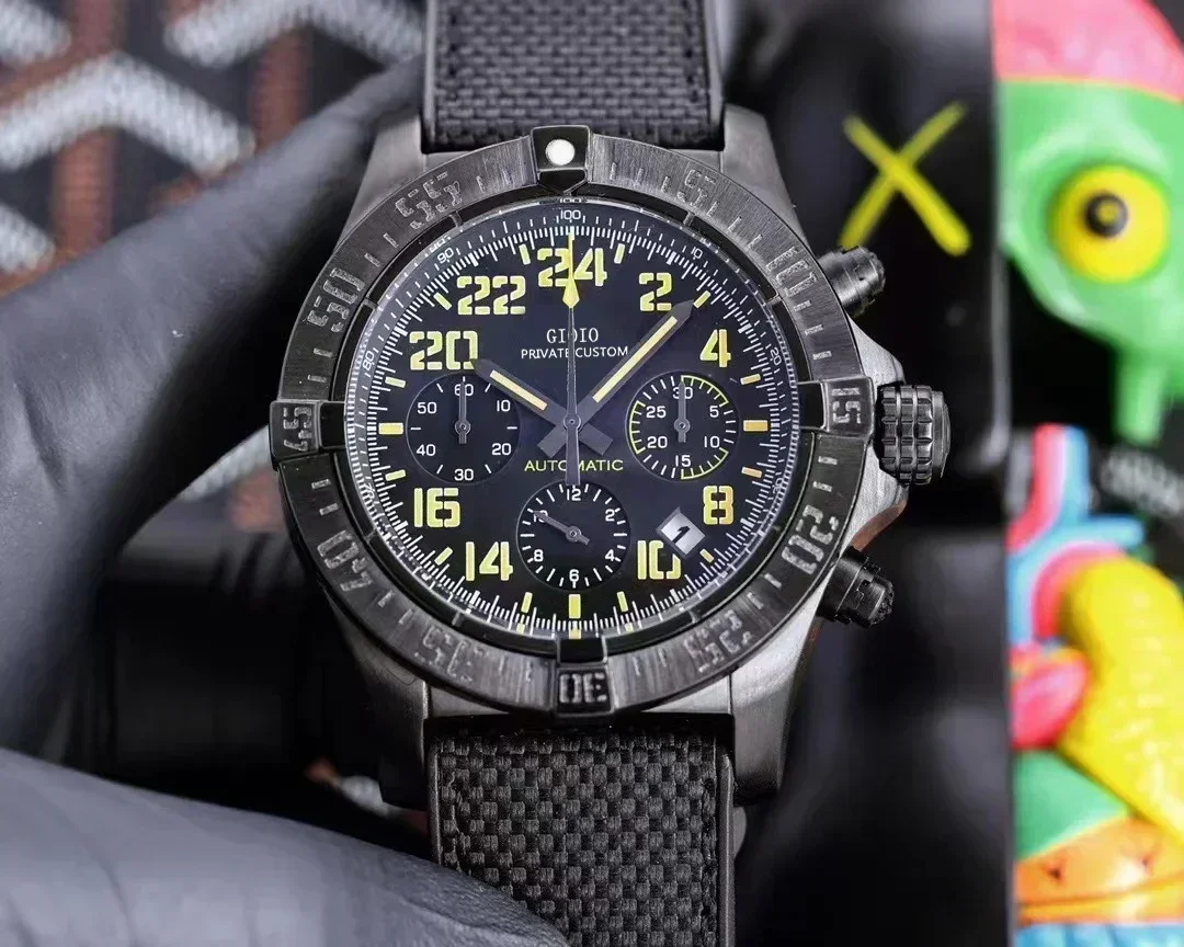 Orologio cronografo al quarzo da uomo di alta qualità da 43mm cronometro in gomma su tela nera quadrante giallo zaffiro luminoso in acciaio inossidabile