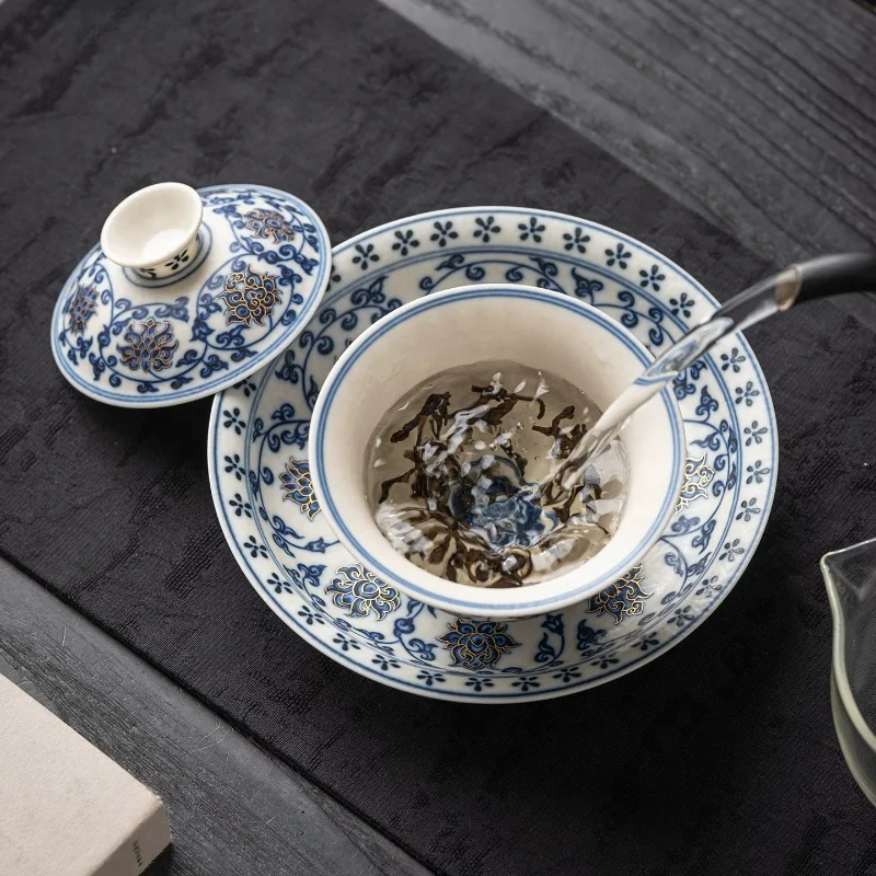 Blue and white Ercai cover bowl, high-grade ceramic gold-painted tea bowl with lid, household kung fu tea set