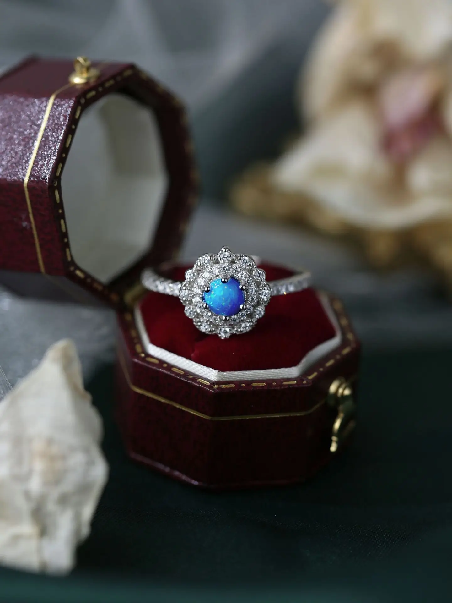 

Flower Shape Women's Ring Made of Pure 925 Silver, Zircon and Blue Opal with Delicate Style for Daily Office Wearing