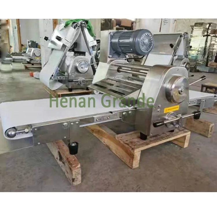 التلقائي العجين المعجنات المغطي بملاءة الأسطوانة عكسها Laminadora De Masa فندان رخيصة الثمن الخبز الكرواسون آلة تغلق العجين