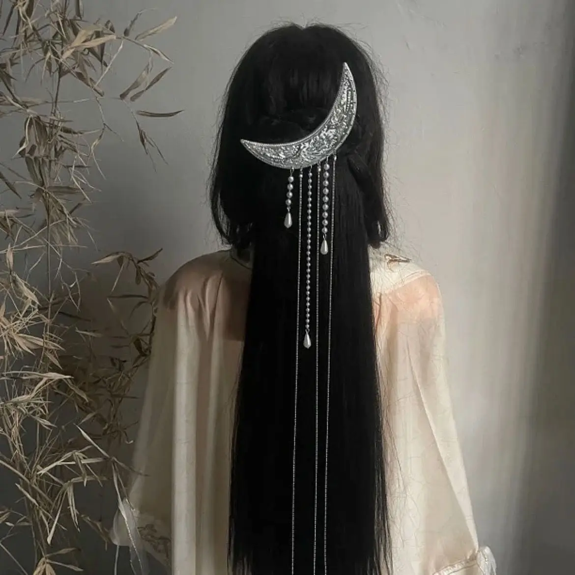 

Womrns Hairpin Silver Moon with beads Fringes
