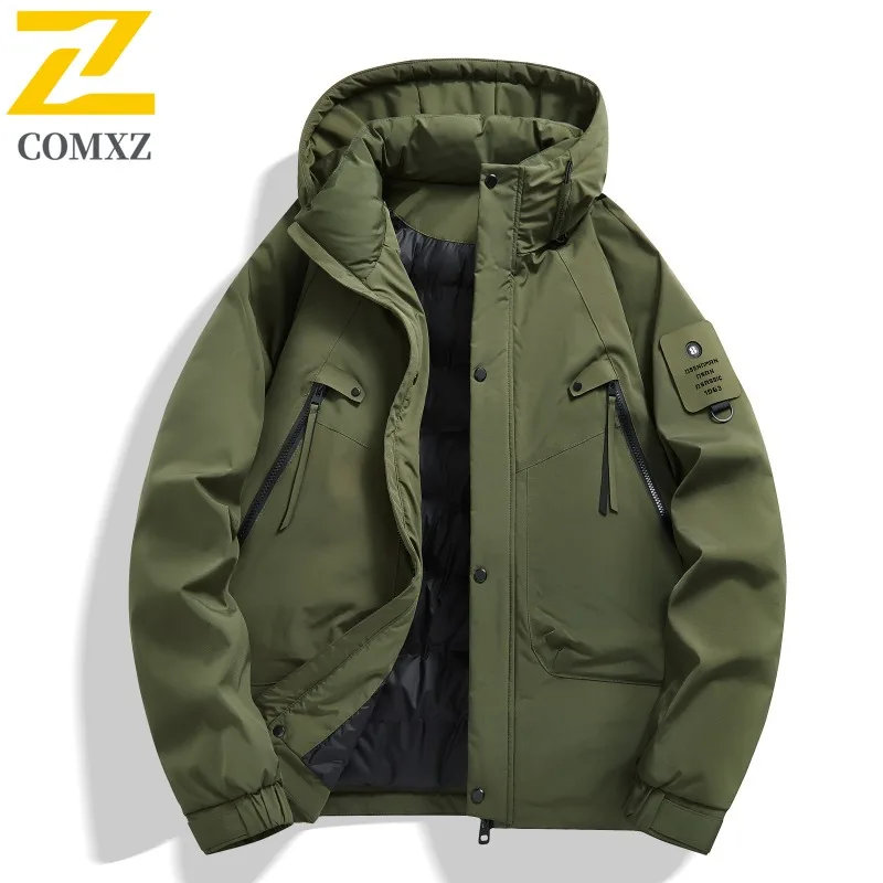 เสื้อแจ็คเก็ต COMXZ 2025 รุ่นกันหนาวแบบมีฮู้ด บรรจุขนเป็ดขาว 50% สไตล์ภูเขา สำหรับกิจกรรมกลางแจ้ง แนวสปอร์ต ลำลอง สำหรับผู้ชาย ให้ความอบอุ่น ป้องกันความหนาว