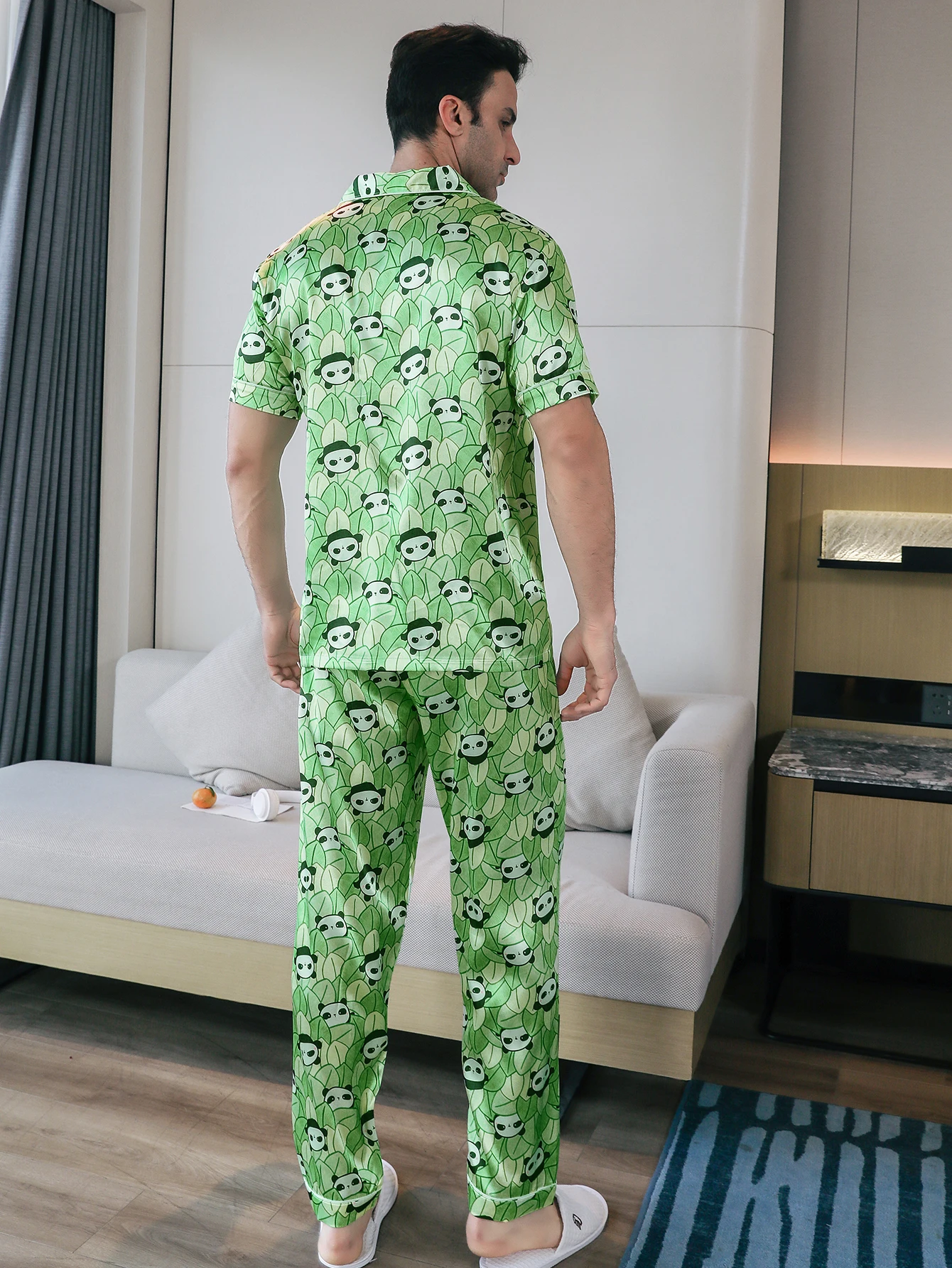 Conjunto de ropa de dormir de dos piezas para hombre pantalones de manga corta con patrón de panda de hoja verde ropa de casa estampada Verano