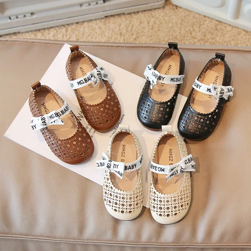 

Girls Spring Autumn Leather Shoes Children Versatile Pearl Velcro Casual Shoes Womans Solid Color Hollow Straps Soft Soled Shoes