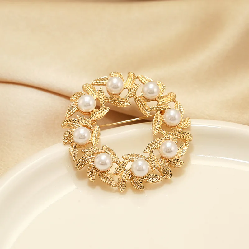 Winter Ring Brooch Female Exquisite Small Brooch Fixed Clothes Pin Anti-Unwanted-Exposure Buckle Suit Neckline Accessories