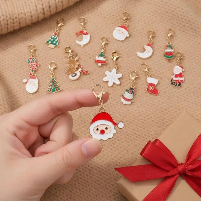 10Pcs Christmas Clip-on Keychain Charms Mixed Themed Pendants for DIY Jewelry Making Holiday Party Bag Decoration Gifts