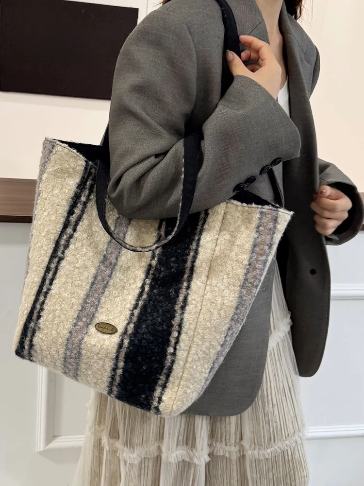 

Двусторонняя пушистая сумка-тоут для женщин, большая вместительная сумка через плечо, вертикальная, осенне-зимняя, модная, из мягкого меха ягненка