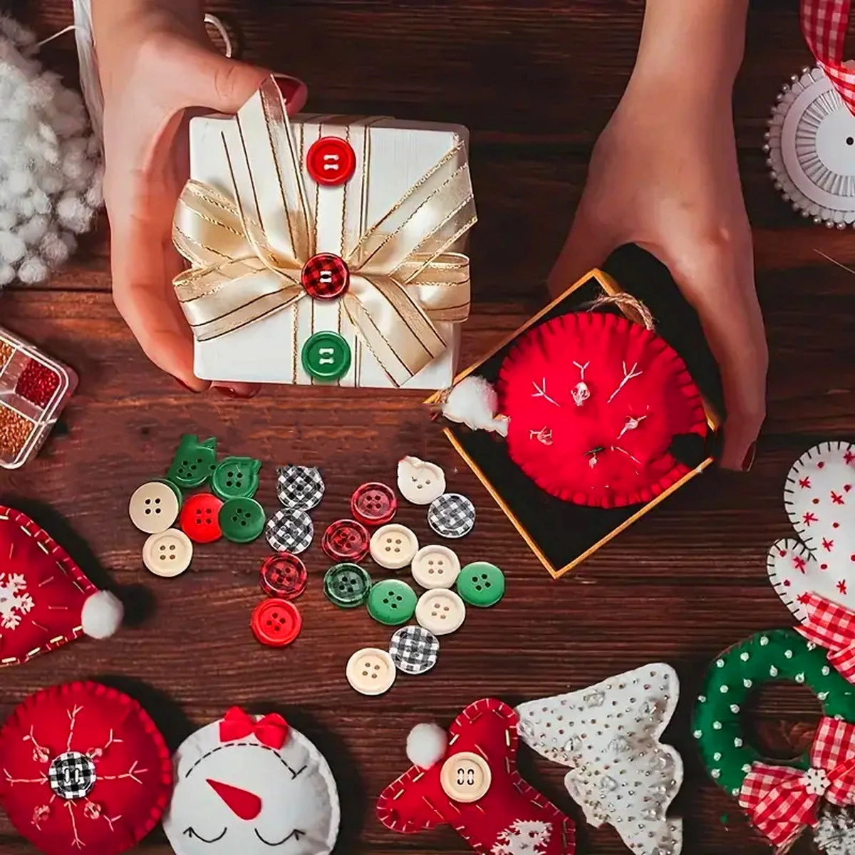 60 pieces, Christmas wooden buttons, 6 colors, 0.79 inches, plaid wooden buttons, 4 holes, black and red wooden buttons, plaid c