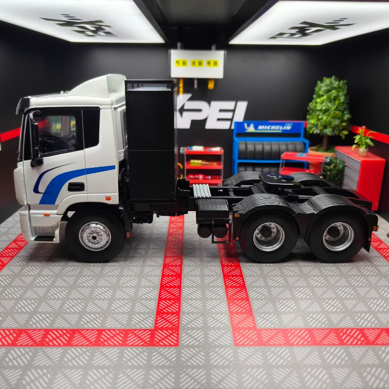 Fondu sous pression 1:24 échelle Foton Daimler Auman Zhilan tracteur Original usine alliage voiture modèle à collectionner jouet cadeau Souvenir affichage