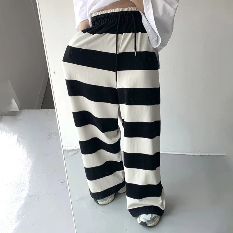 Autumn and winter 2024 new loose black and white striped Grinch Stole sweatshirt trousers casual daily Vestidos