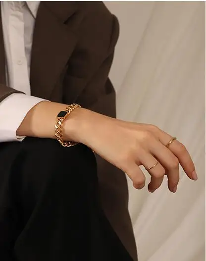 

Titanium With 18 K Gold Black Stone Chian Bracelet Women Stainless Steel Jewelry Chic Gown Japan South Korea Fashion