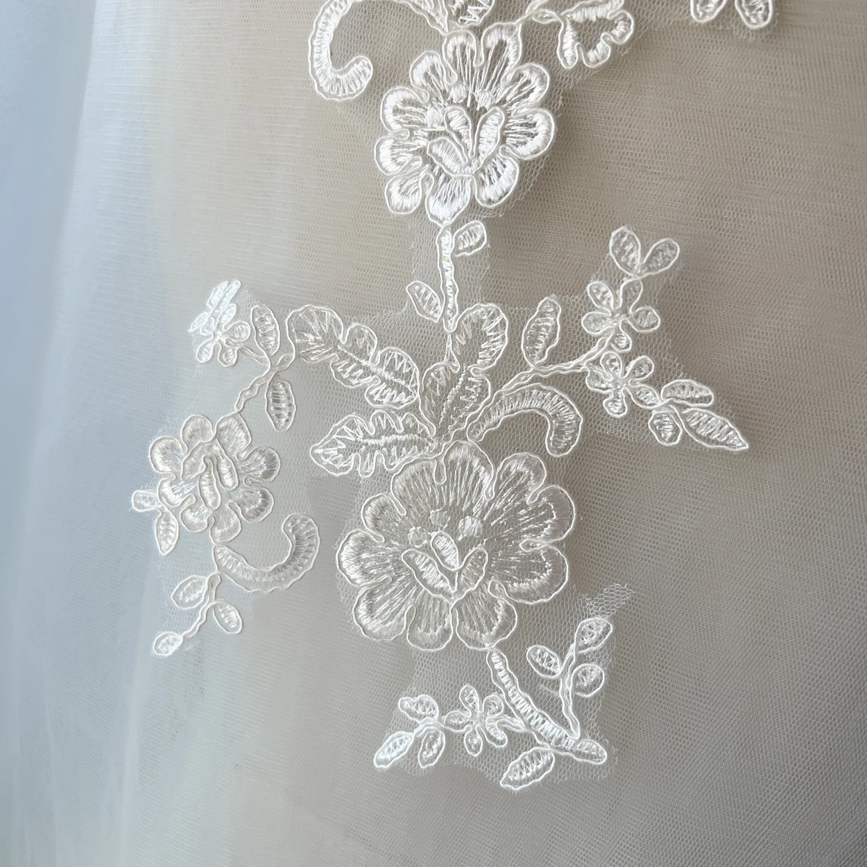 10 Stück/5 Paare. Stickerei-Bordürenspitze mit verspiegelten Blumen. Hochzeitskleid, Hochzeitsschuhe, Kopfschmuck, DIY-Nähzubehör. – Detail 6