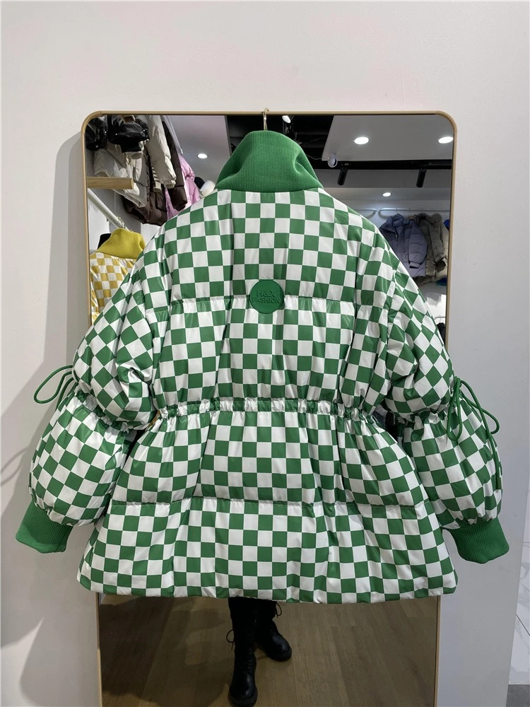 الشتاء منقوشة أسفل سترة 2025 جديد كبير التلبيب خياطة منتصف طول سترات المرأة موضة Y2k رشاقته فضفاض الأبيض بطة معطف منتفخ