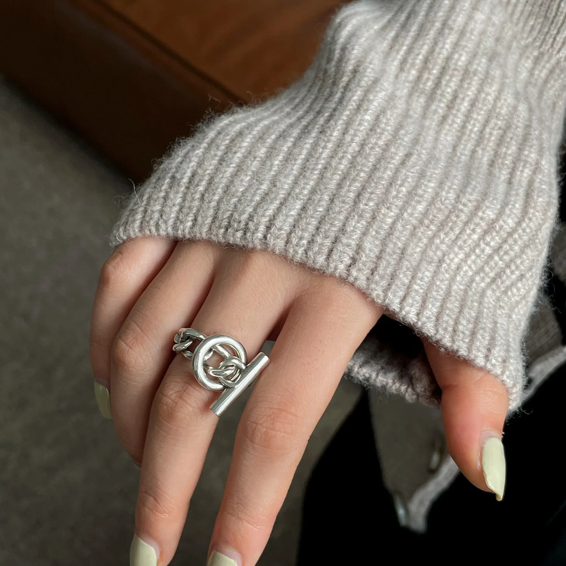 Nowość w 925 Sterling Silver Okrągły pierścionek Regulowane pierścionki dla kobiet Mężczyźni Zaręczyny Estetyczna luksusowa biżuteria Hurtownia biżuterii