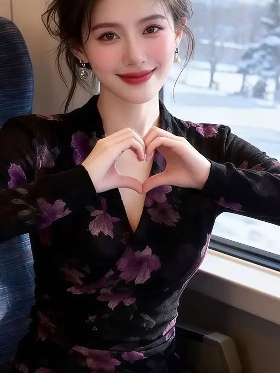 

Bla Floral Print Long Sve T-irt Women's Vintage Slim Fit Base irt ort Top V-ne Spring 2026 Breathable Comfortable