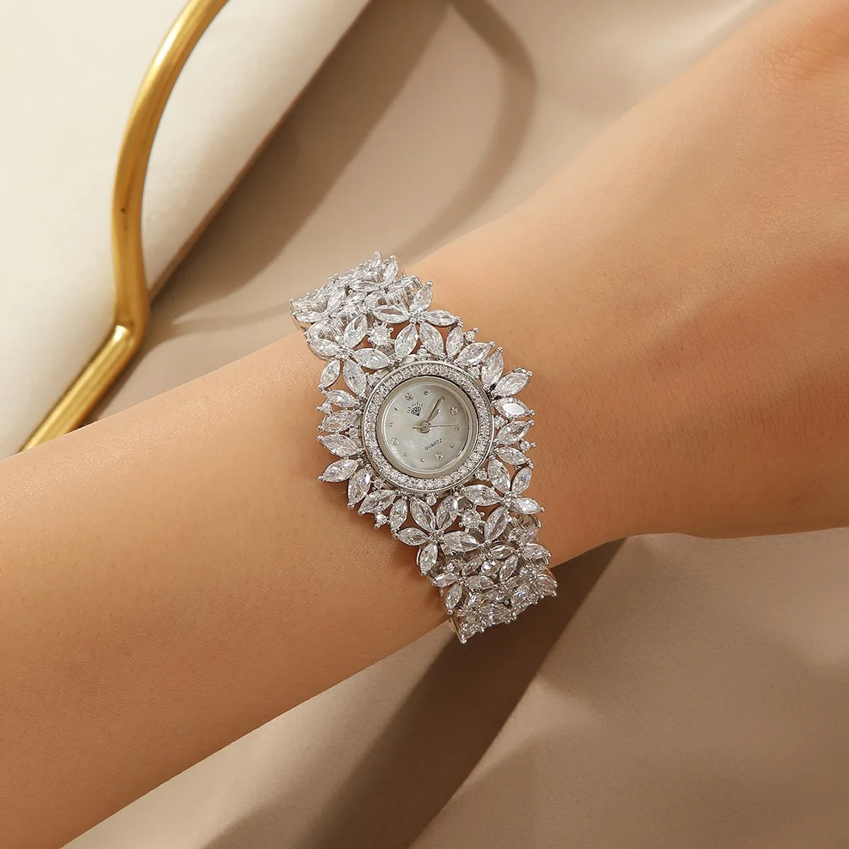 

Fashion Shining Crystal Geometric CZ Bracelet Watch For Women Lady Liberality Casual Style Luxury Party Banquet Fine Jewelry