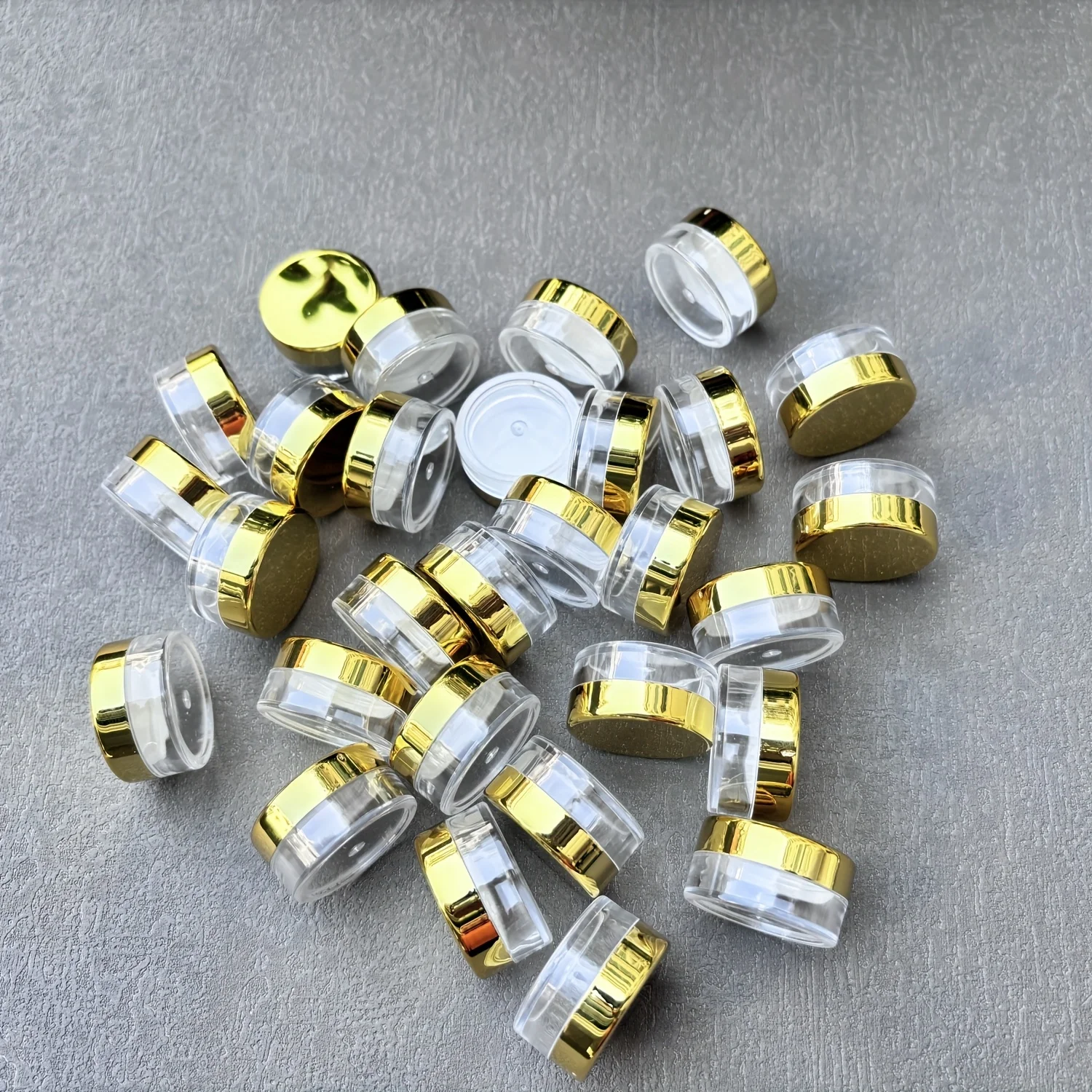 

38 шт. мини-герметичные пластиковые контейнеры с крышками - круглые косметические банки 0,1/0,17 унций для макияжа, кремов, лосьонов, бусин, слизи