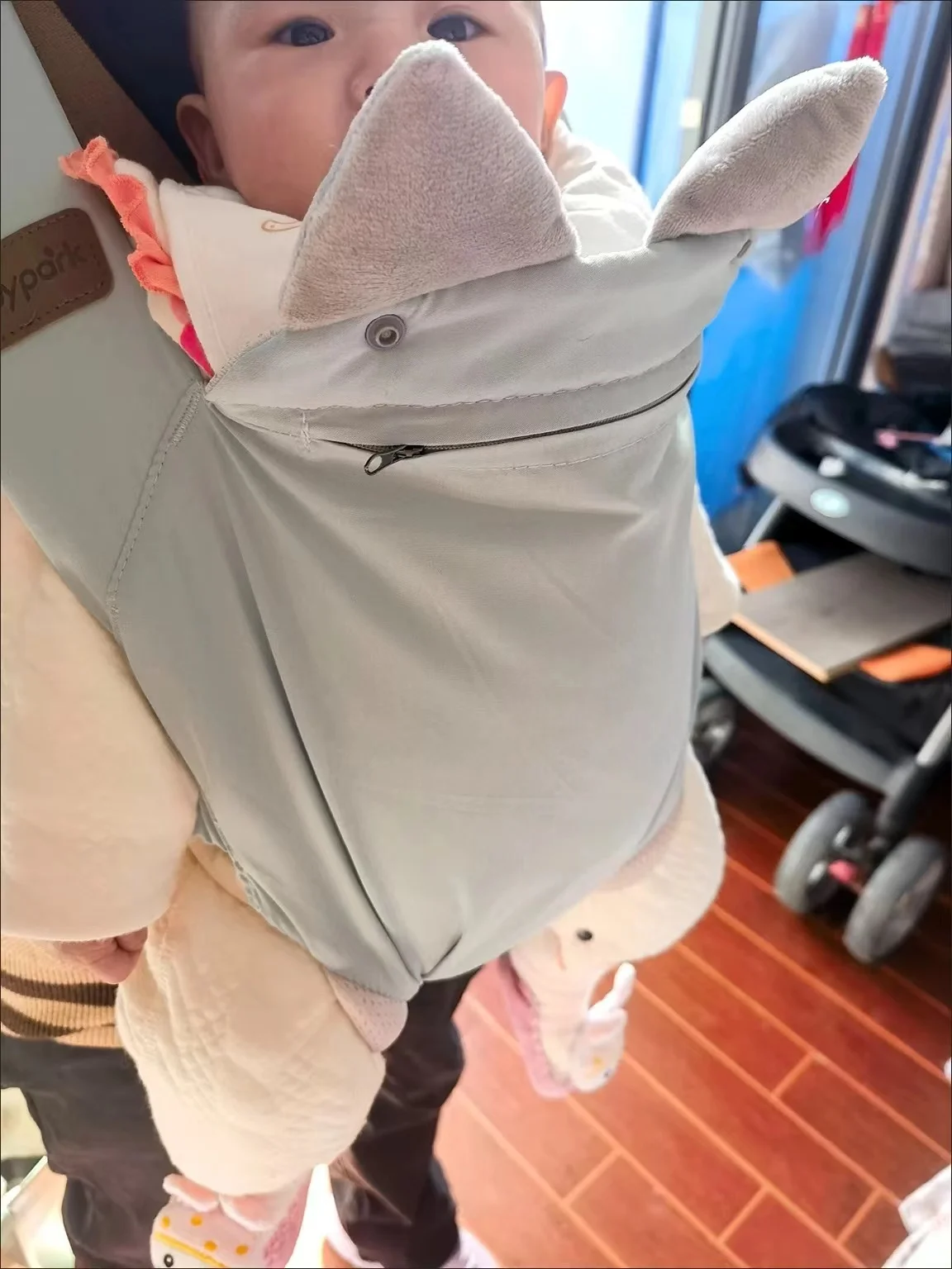 Baby carrier for easy front and back use, dual shoulder front and back hugging, multi-functional baby back hugging, and baby car