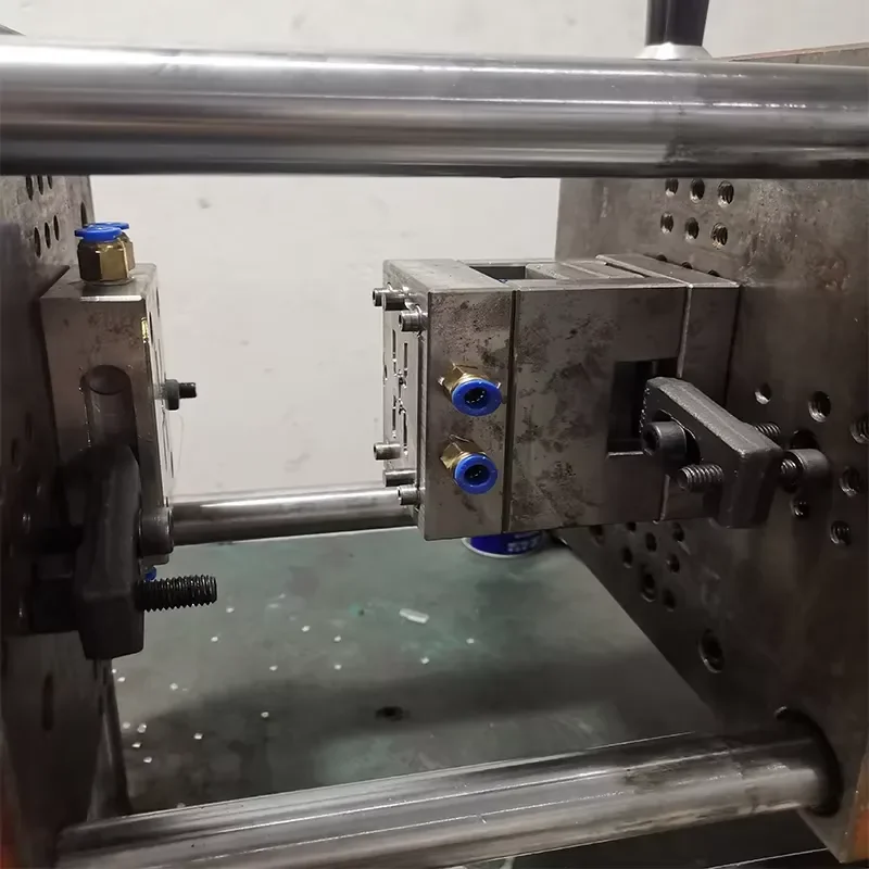 China Professional OEM ODM Mini Mould 2 Cavities Small Parts Plastic Molding Development
