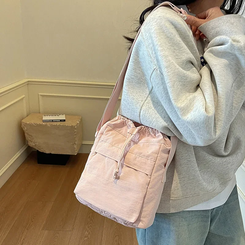 

Однотонная нейлоновая сумка нового сезона — легкая водонепроницаемая, компактная простая сумка через плечо для поездок на работу