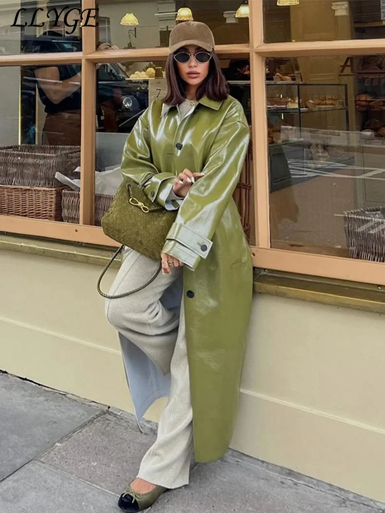 Abrigo largo dividido de cuero PU para mujer, chaqueta verde holgada con un solo pecho y cuello vuelto con bolsillo para calle, prendas de vestir de otoño 2024