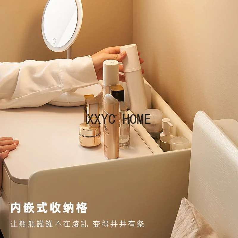 خزانة تخزين طاولة مكياج صغيرة لغرفة النوم مصنوعة من الخشب الصلب باللون الأبيض الكريمي